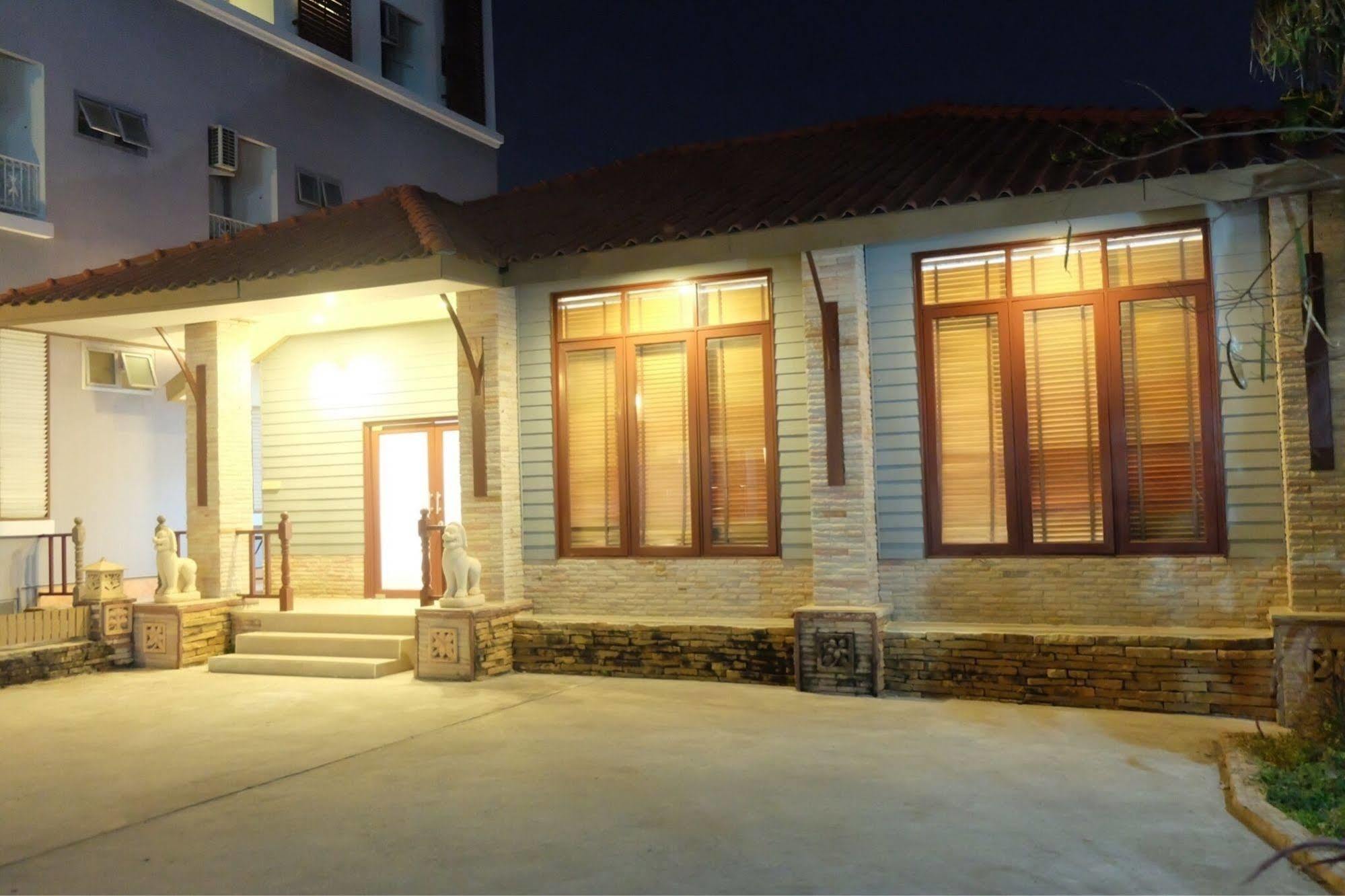 Studio Khon Kaen By Icheck Inn Extérieur photo
